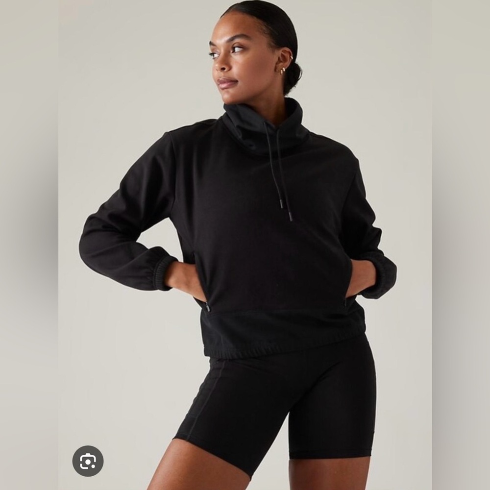Athleta Triumph Hybrid Funnel Neck
Sweatshirt // Black